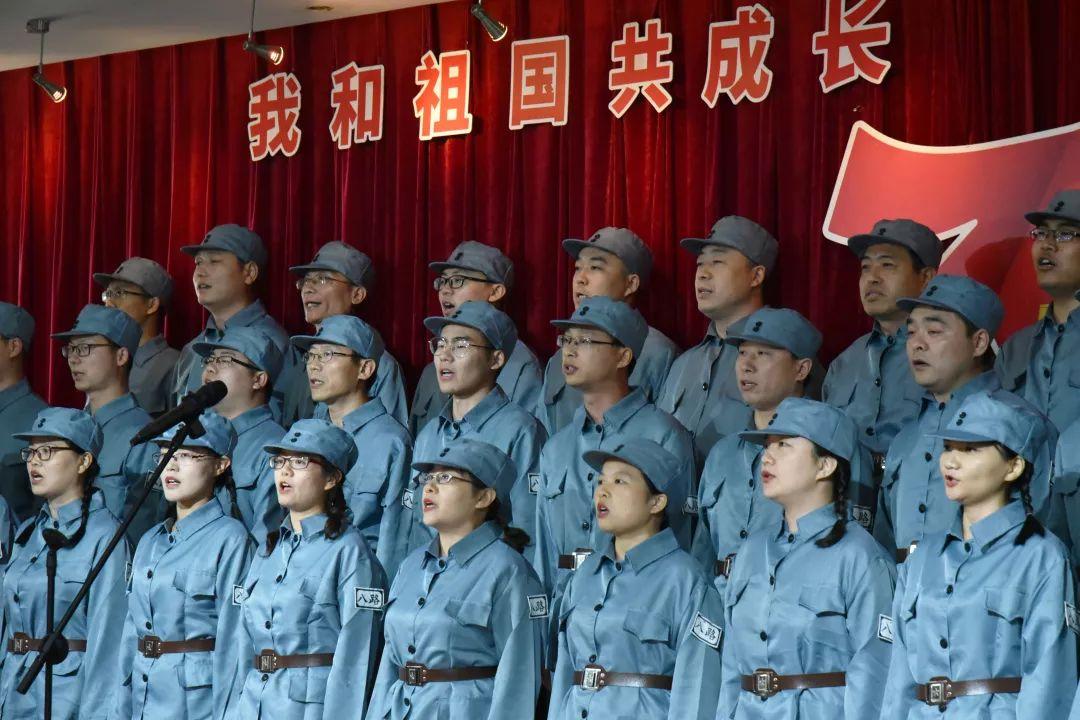 大臣眼看被处死,突然大呼:我有免死铁券!皇帝:背面还有7个字